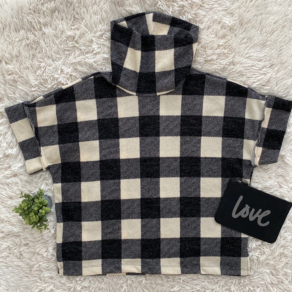 Hailey & Co Cowl Neck Plaid Pullover 💗 Black & Cream